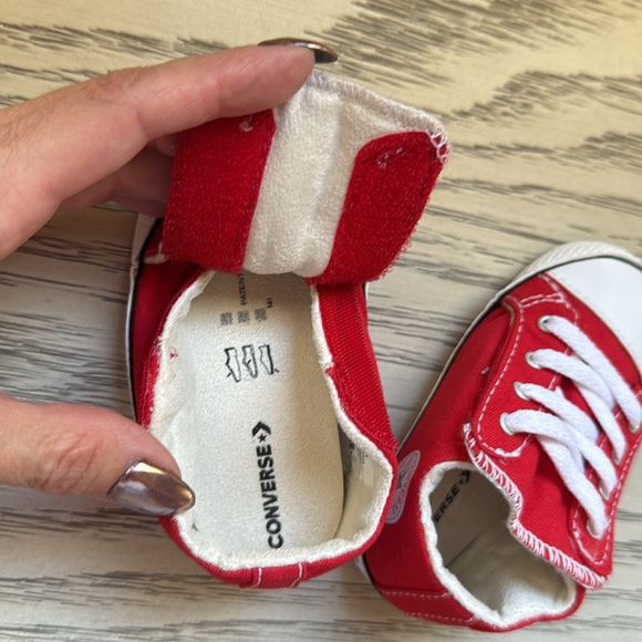 Converse Iconic Chuck Taylor All Star unisex infant shoe size 4 - Picture 4 of 6